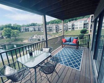 The Getaway! By Wet Feet Retreats - Lake Ozark - Балкон