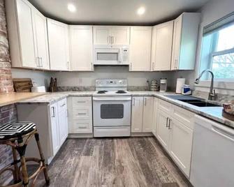 Whiteface Mt View • Private Top Floor Apt • 10 Min Walk to Downtown Main St - Lake Placid - Cuisine