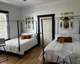 Lux House\nproperty located in the heart of the historic district of Columbus, MS - Columbus - Bedroom