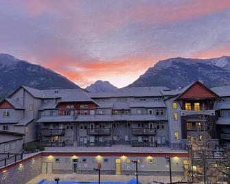 Canmore Top Floor Mountain View Retreat - Canmore - Building