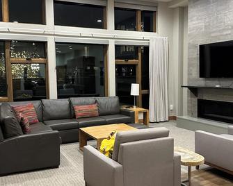 Brand New Peak 8 Resort - Ski-In/Out - Available Christmas Week - Breckenridge - Olohuone