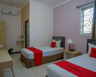 RedDoorz Plus Syariah @ Hotel Boulevard Luwuk - Luwuk - Habitació