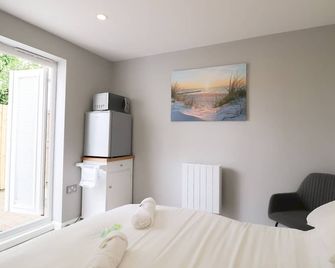 Modern Room with Private Outdoor space - Pass the Keys - Woolsington - Edificio