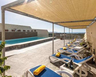 Ta'battista B&b - Il-Wilġa, IX-Xewkija, Għawdex, Malta - Xewkija - Piscina