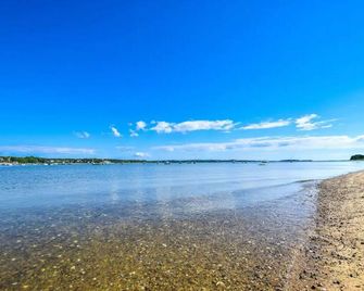 Charming Chatham Bungalow- Minutes to Beaches and Downtown Chatham - Chatham - Playa