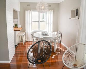 Gregory's Place Short Term Rental Western Sydney - Rooty Hill - Їдальня