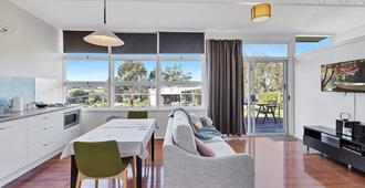 Harmony at Tower Hill - Port Fairy - Living room