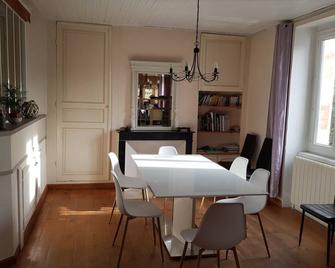 Charming house and caratctere, indoor pool. - Ydes - Comedor