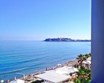 Filoxenia Beach - Rétino - Vista del exterior
