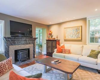 John Quigley House - Downtown New Hope - New Hope - Living room