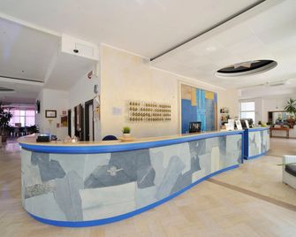 Hotel Continental - Pesaro - Front desk
