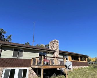 Scenic 2BR by Pine Mountain - Ski Hill + Golf Course - Iron Mountain - Edificio