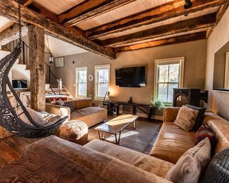 The Top Rated Home in Crested Butte! Best Location, Hot Tub & Steam Shower! - Crested Butte - Living room