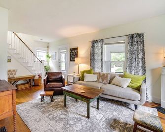 Family-Friendly Jackson Home w/ Sunroom: Near Golf - Jackson - Huiskamer