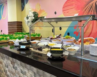 假日塔式酒店 - 聖安德魯 - 聖安德烈斯 - 自助餐