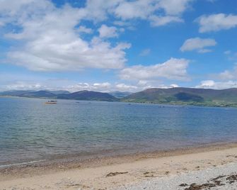 Knockbrack - Caragh Lough - Beach