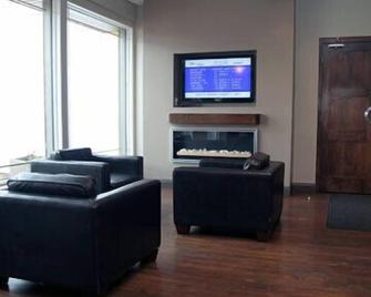 Airport Motor Inn - Winnipeg - Living room