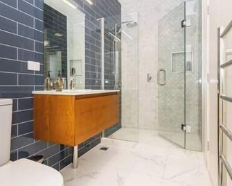 Princes St Apartments - Dunedin - Bathroom