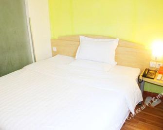 7 days chain hotel (hubuxiang store, shimenmen, Wuhan) - Wuhan - Bedroom
