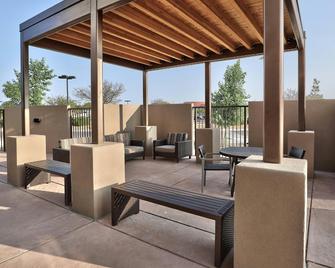 TownePlace Suites by Marriott Albuquerque Old Town - Albuquerque - Patio