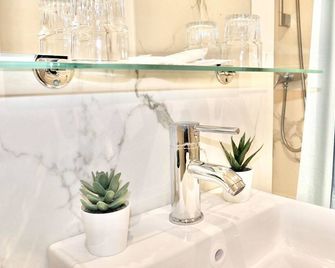 Hotel Le Nice Etoile - Nice - Bathroom