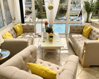 Riviera Lodge Hotel - טורקי - פטיו