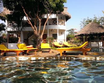 Marine Holiday House - Malindi - Innenhof