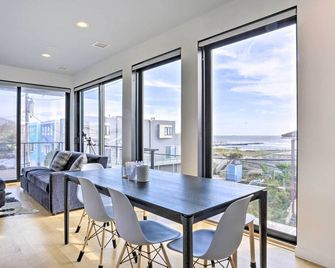 Luxury Long Beach Villa with Ocean Views! - Long Beach - Dining room