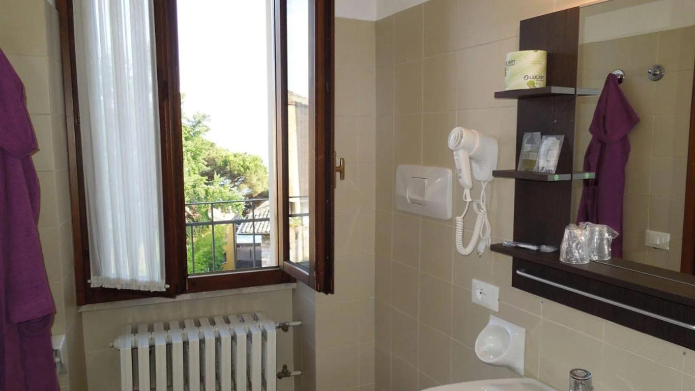 Bike Hotel Touring Gardone Riviera & Wellness