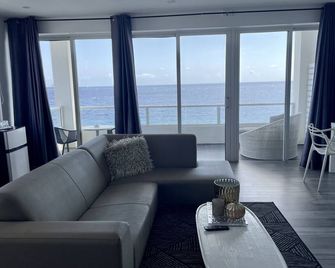 Saint Tropez Boutique Hotel - ווילמסטאד - סלון