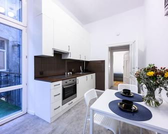 Unique Style Apartments Old Town - 25 min from the airport - by Homelike Krakow - Kraków - Kuchnia