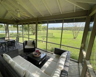 The Garden Suite at Moon Lake Farm - come stay at the farm - Belden - Patio