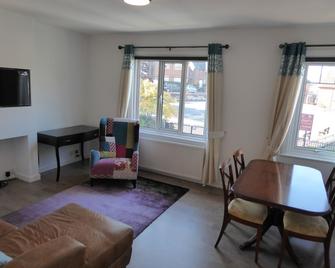 Sunninghill Apartment - Ascot - Obývací pokoj