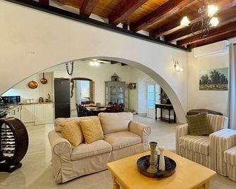 Marcora Historic Mansion - Strongyli