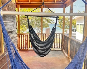 Converted Storeroom Cabin by the Beach - Negril - Balcon