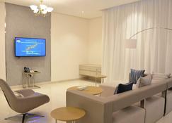 The Lodge Suites - Manama - Living room