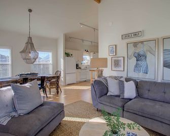 Walk to Ocean! Chic 'Summer House Cottage' - Pacific Beach - Sala de estar