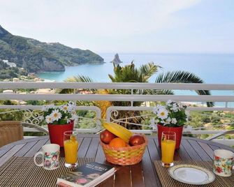 Mazis Apartments - Agios Gordios - Balkón