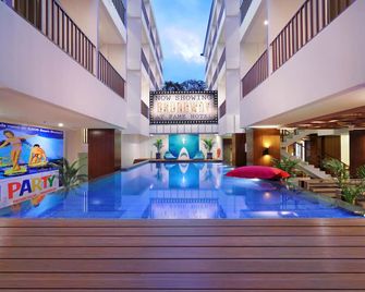 Fame Hotel Sunset Road - Denpasar - Piscine