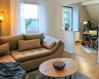 Awesome Apartment In Bernburg With Wifi - Bernburg - Wohnzimmer