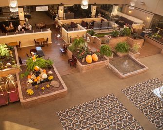 Medicine Hat Lodge, Trademark Collection by Wyndham - Medicine Hat - Lobby