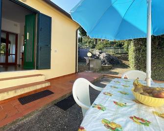 Casa Andrea - I Marmi - Procchio - Patio