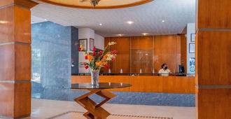 Hotel Baluartes - Campeche - Front desk