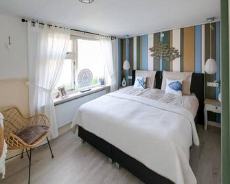 Holiday home in surroundings nearby the coast - 't Zand - Bedroom
