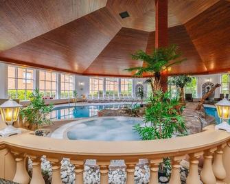 Serene Getaway in Ipswich | Breakfast, Pool, Spa Treatment & Historic Vibes - Ipswich - Bazén