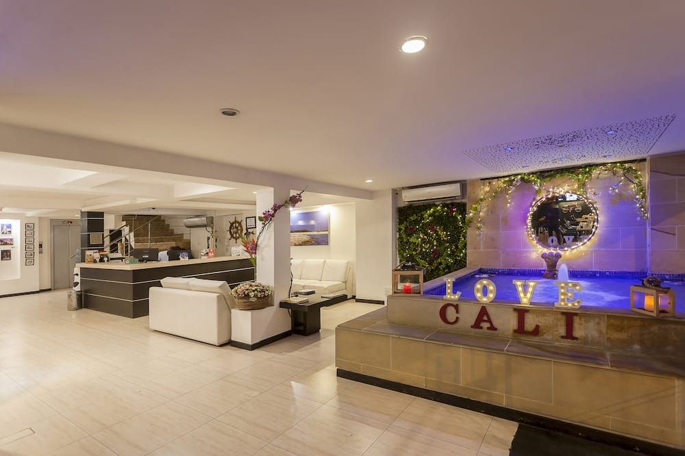 Aqua Granada Hotel - קאלי - לובי