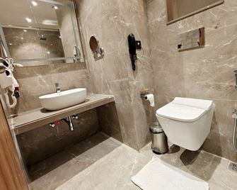 The Sky Imperial Hotel Kailash - Jamnagar - Bathroom