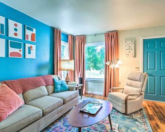 Modern Rapid City Duplex 10 Mi to Natl Forest! - Rapid City - Living room