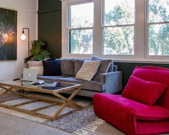 The Baylis Boutique Apartments - Wagga Wagga - Living room