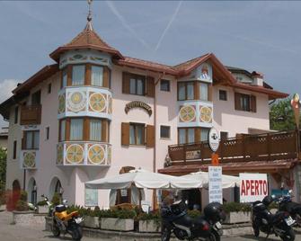 Hotel Giusy - Malosco - Budova